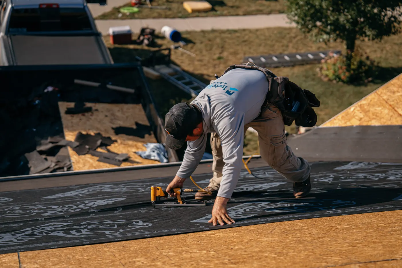 Tarping and dry-in on a Bridlewood commercial roof